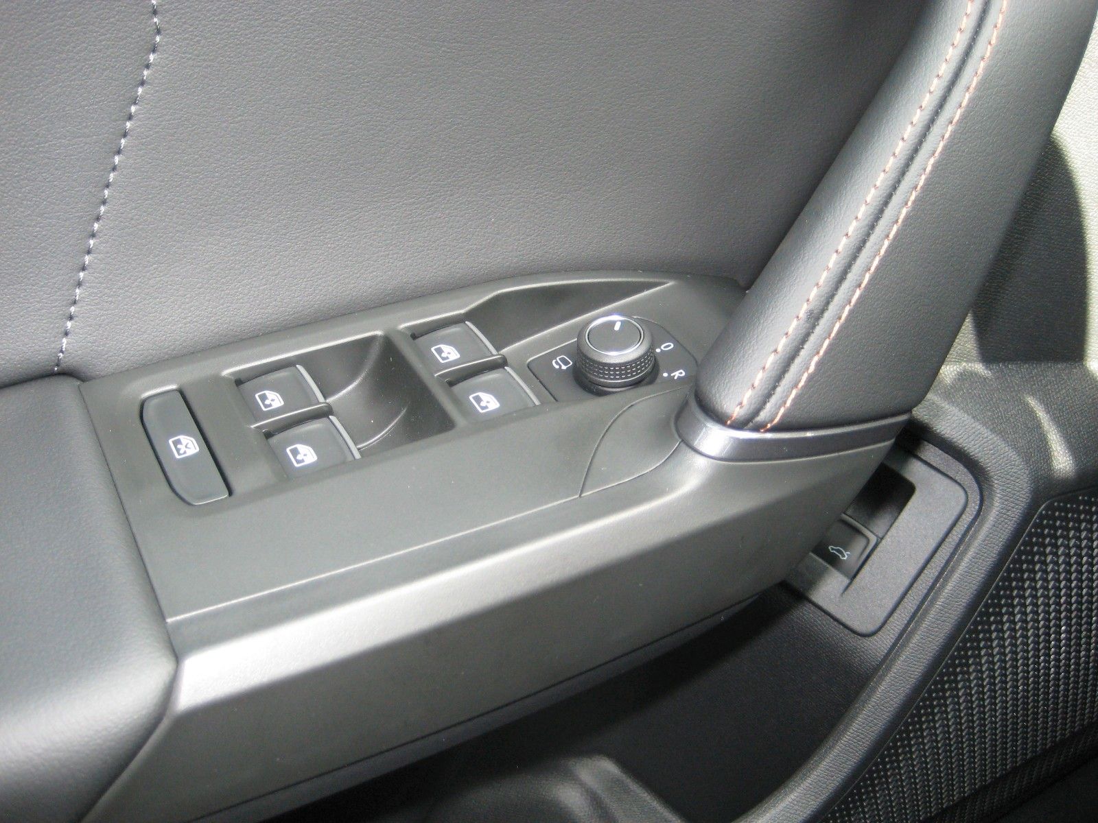 Cupra Leon 1.5 eTSI DSG Sportstourer - Samsaru's Car Outlet