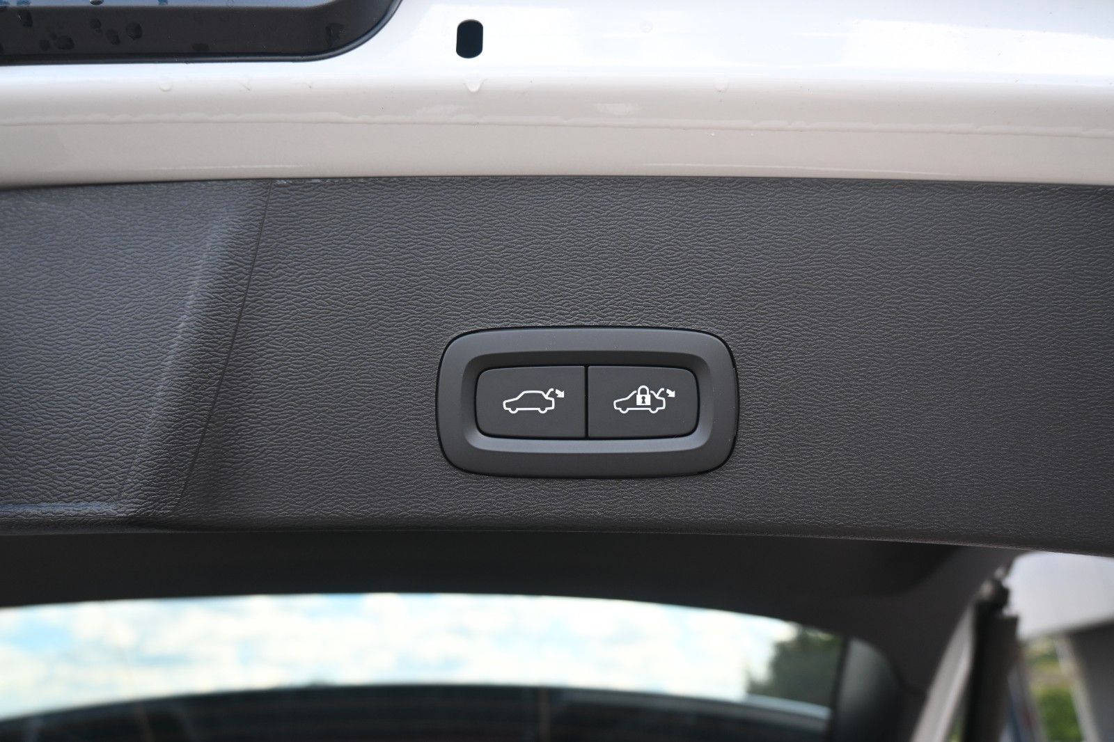 Volvo XC40 B4 DKG Plus Dark*H&K*FSHZG*360°*ACC*AHK
