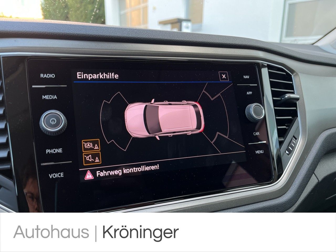 Volkswagen T-Roc 1.5 TSI DSG Style - Samsaru's Car Outlet