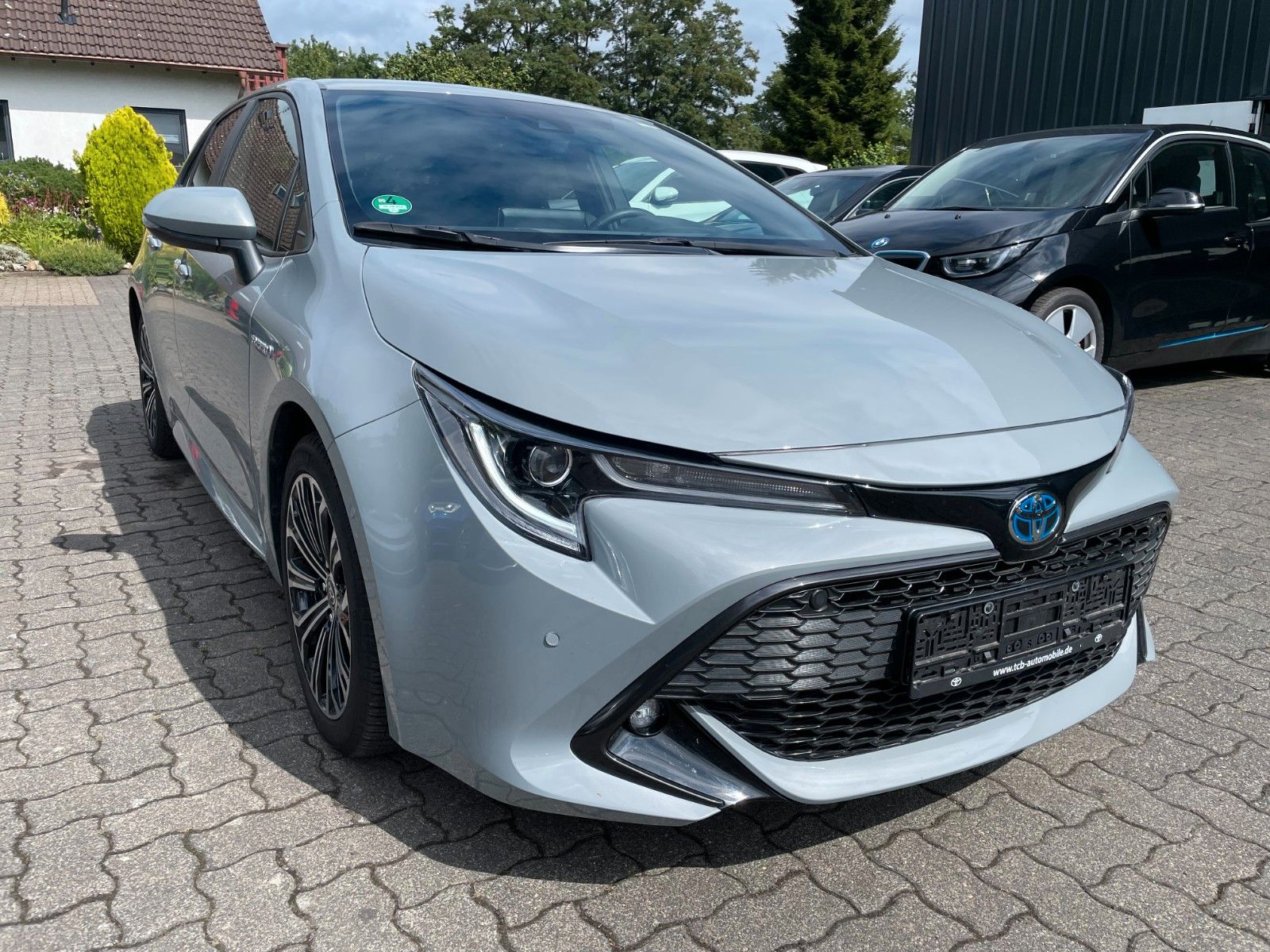 Toyota Corolla Hybrid - Samsaru's Car Outlet