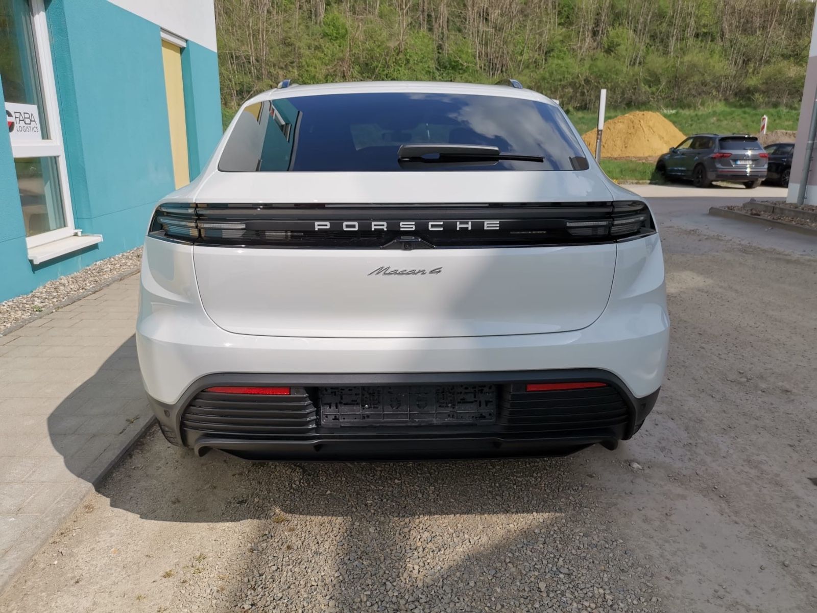 Porsche Macan 4 - Samsaru's Car Outlet