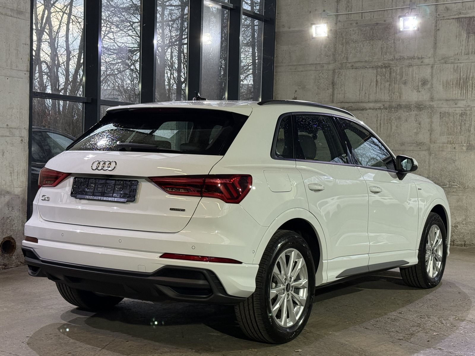 Audi Q3 45 S line - Samsaru's Car Outlet