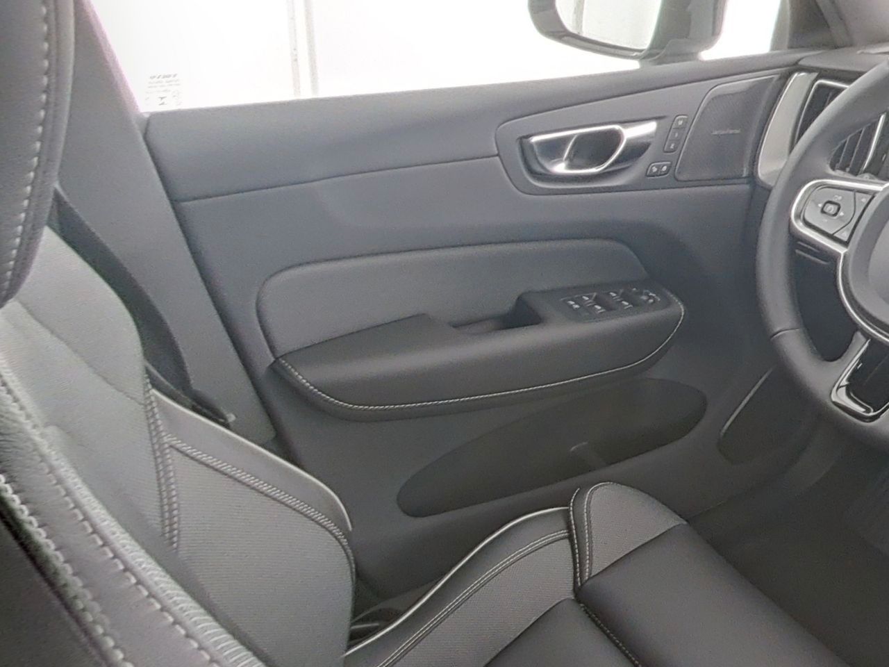 Volvo XC 60 XC60 Plus Dark Recharge Plug-In Hybrid AWD