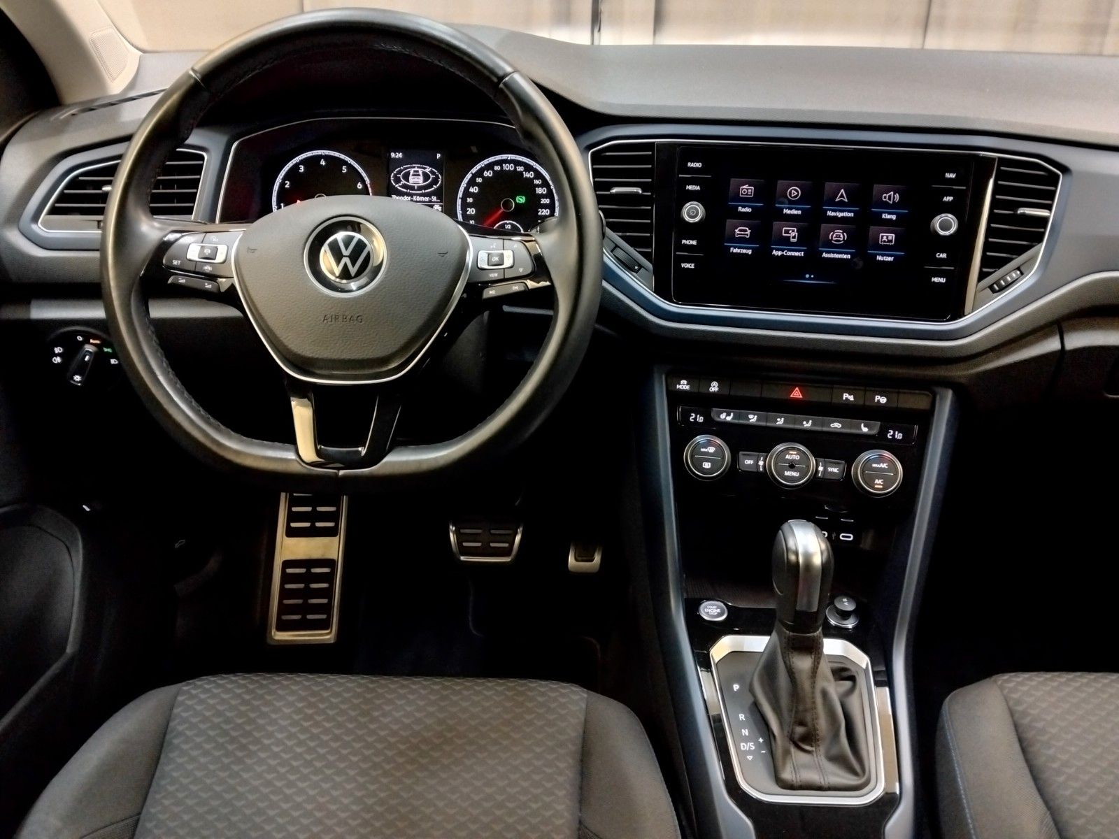 Volkswagen T-Roc 1.5 TSI United - Samsaru's Car Outlet
