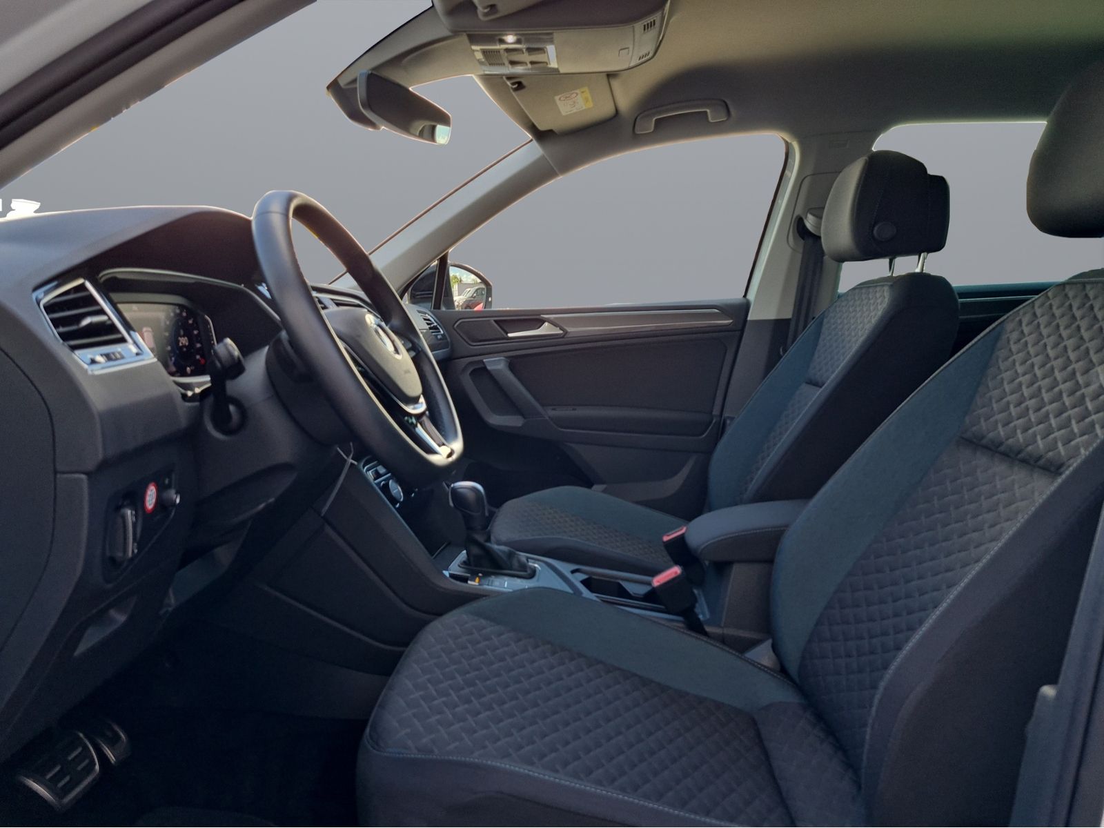 Volkswagen Tiguan 2.0 TDI DSG IQ.DRIVE - Samsaru's Car Outlet