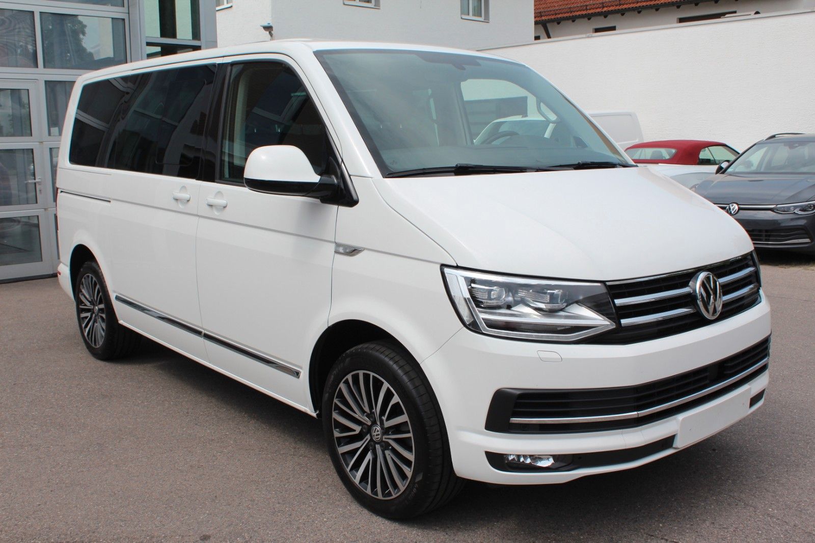 Volkswagen T6 Multivan Highline DSG - Samsaru's Car Outlet
