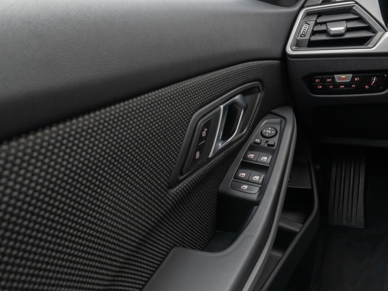 BMW 320e - Samsaru's Car Outlet