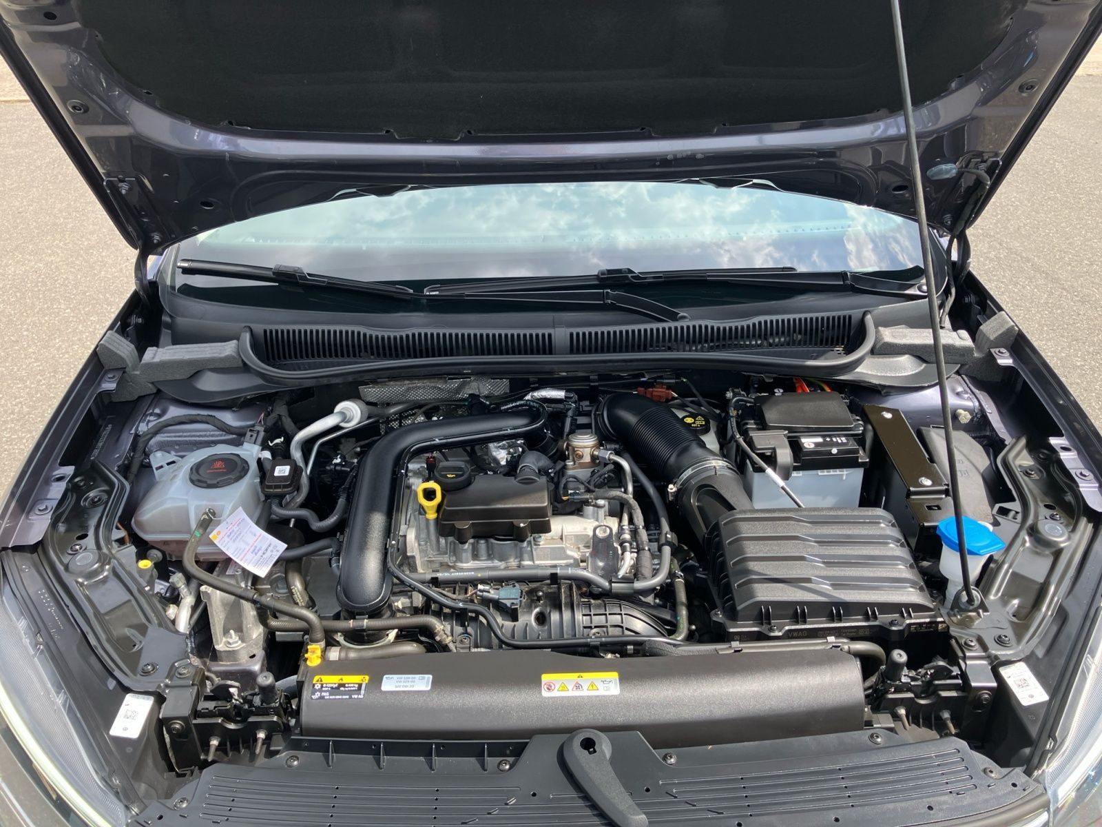 Volkswagen Taigo Life 1.0 TSI - Samsaru's Car Outlet