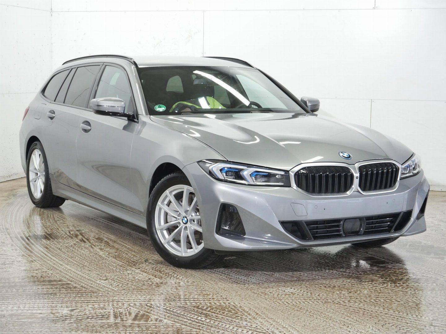 BMW 330e xDrive Touring