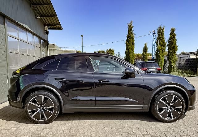 Porsche Macan 4 Electric AHK Bose Pano LUFT Sport-Chrono