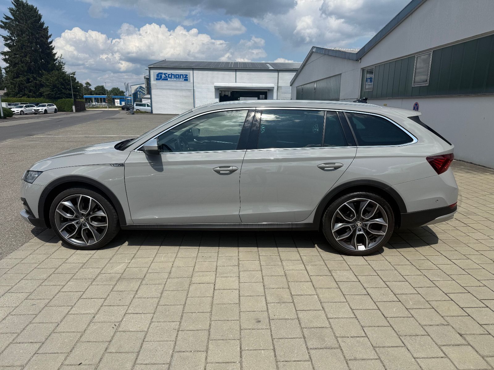Skoda Octavia Combi Scout 4x4 - Samsaru's Car Outlet