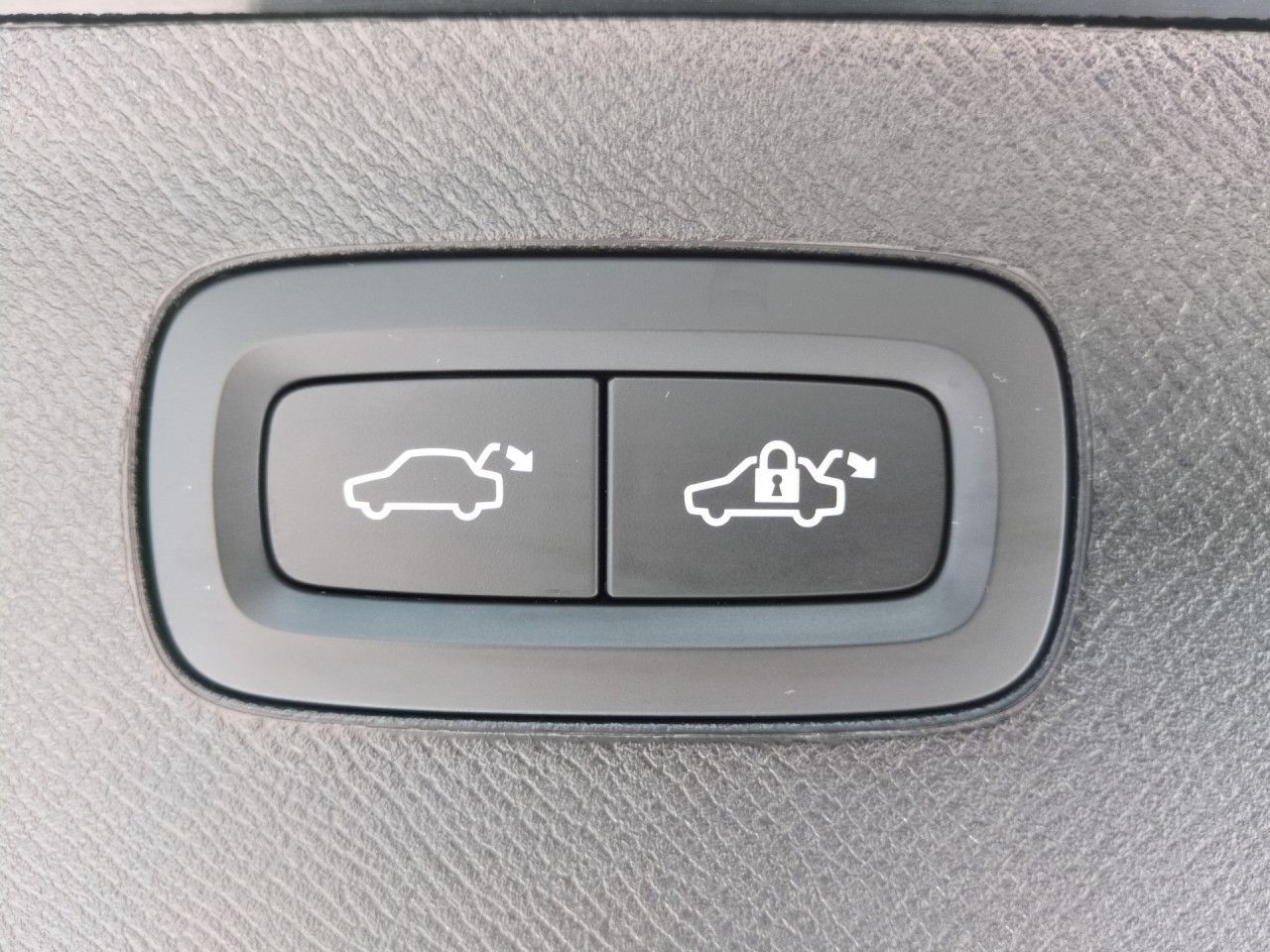 Volvo XC90 B5 (Diesel) Plus Bright AWD 7-Sitze Navi