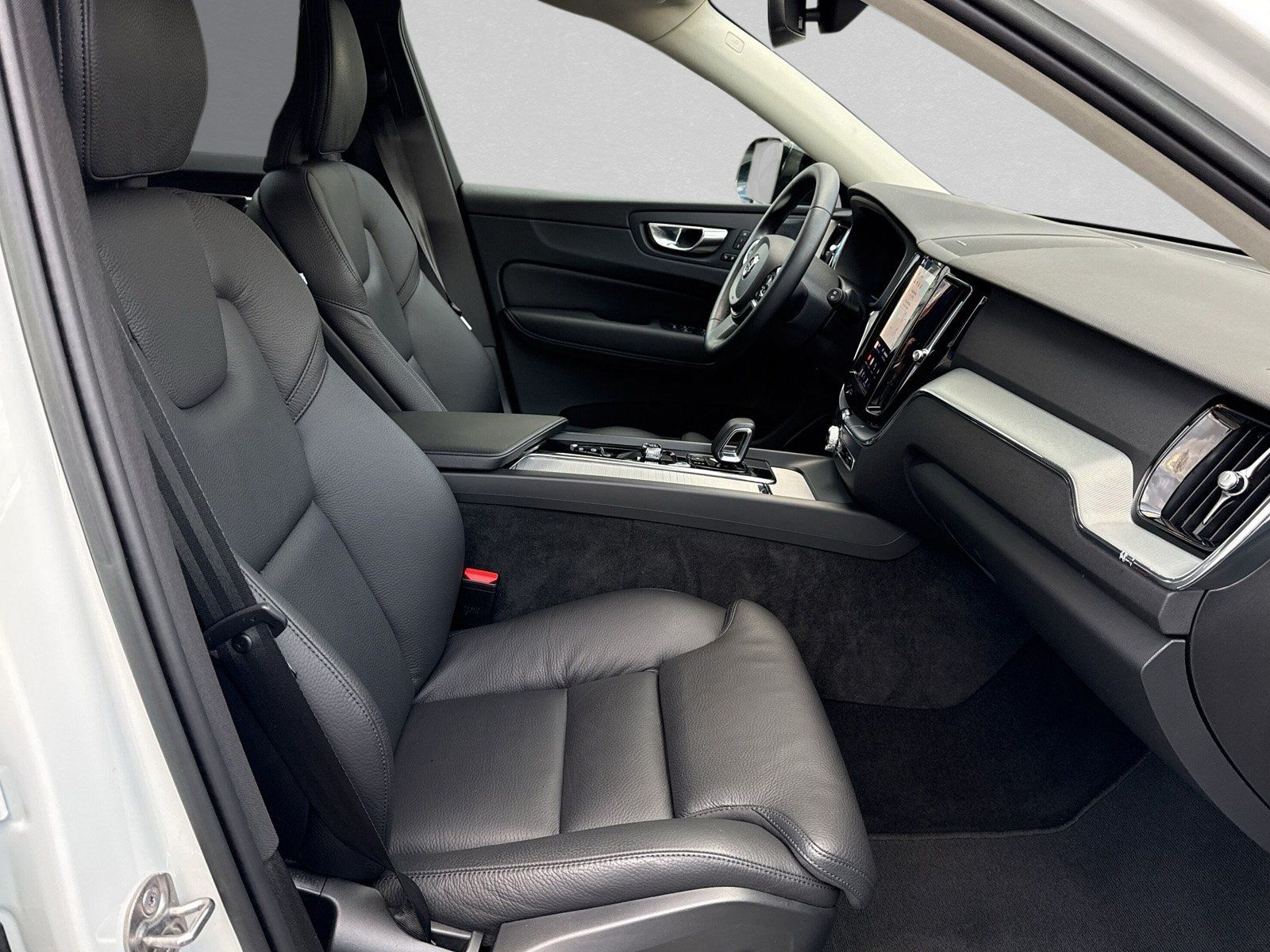 Volvo XC60 Plus B4 AWD Diesel Standhz AWR LichtPaket