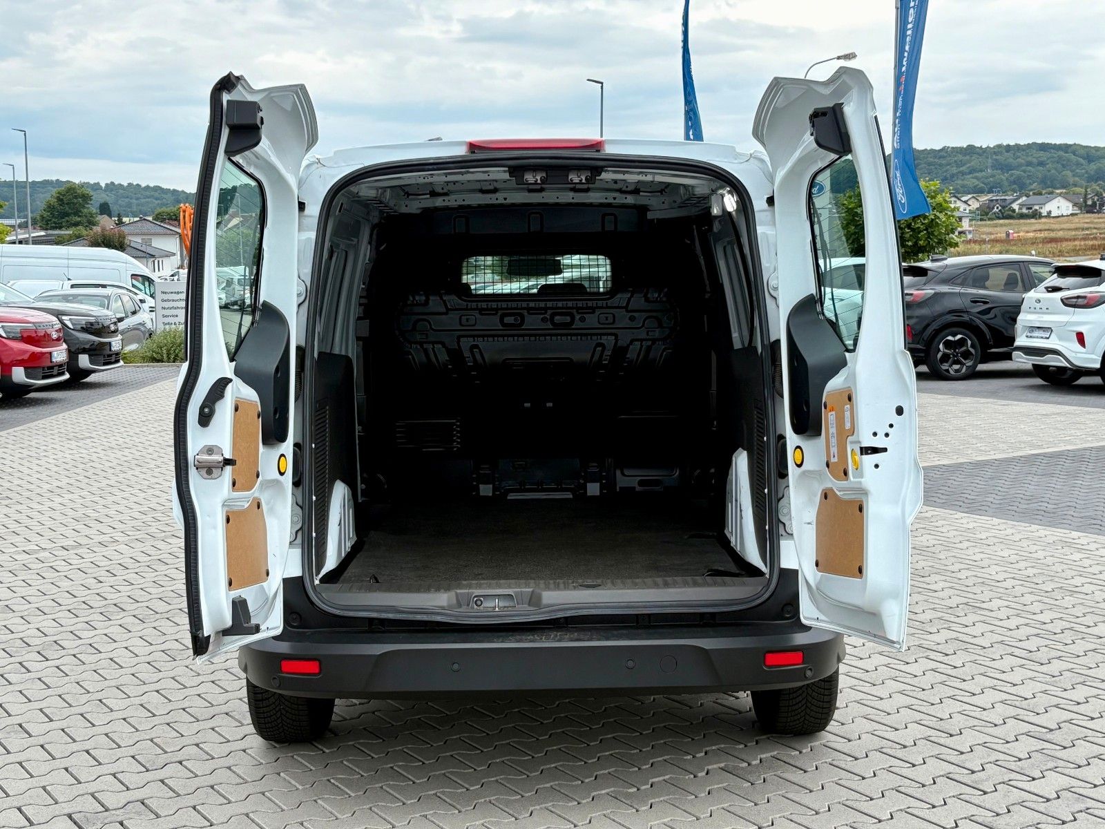 Ford Transit Connect Kasten Trend L2 1.5 EcoBlue - Samsaru's Car Outlet