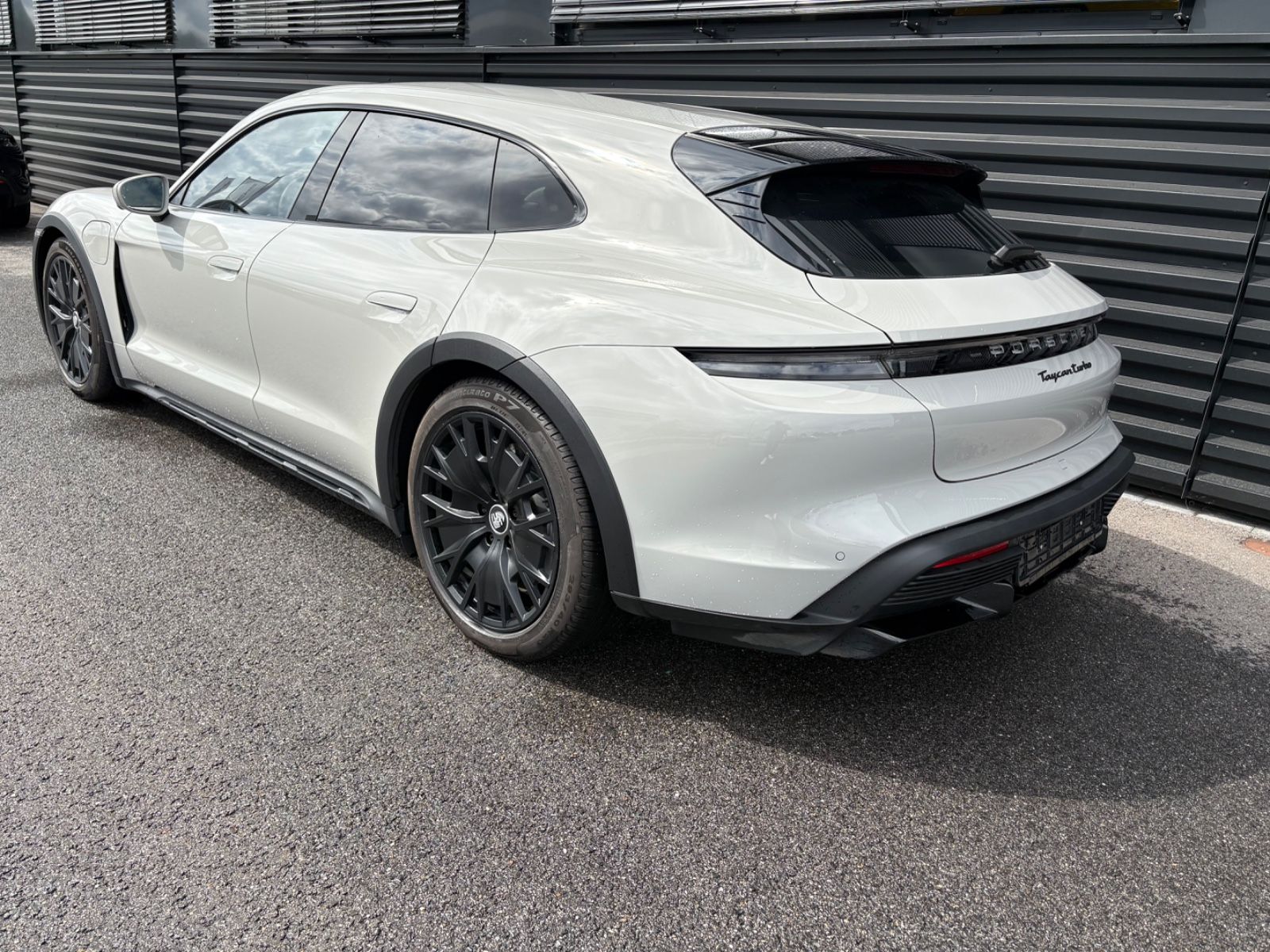 Porsche Taycan  Turbo  -Cross Turismo-1.HAND