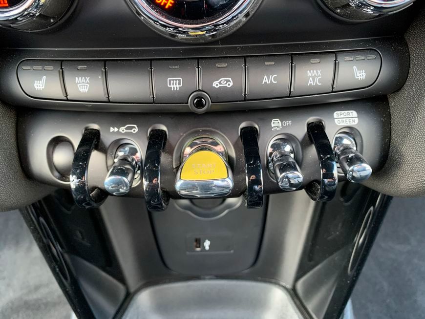 MINI Cooper SE Classic - Samsaru's Car Outlet
