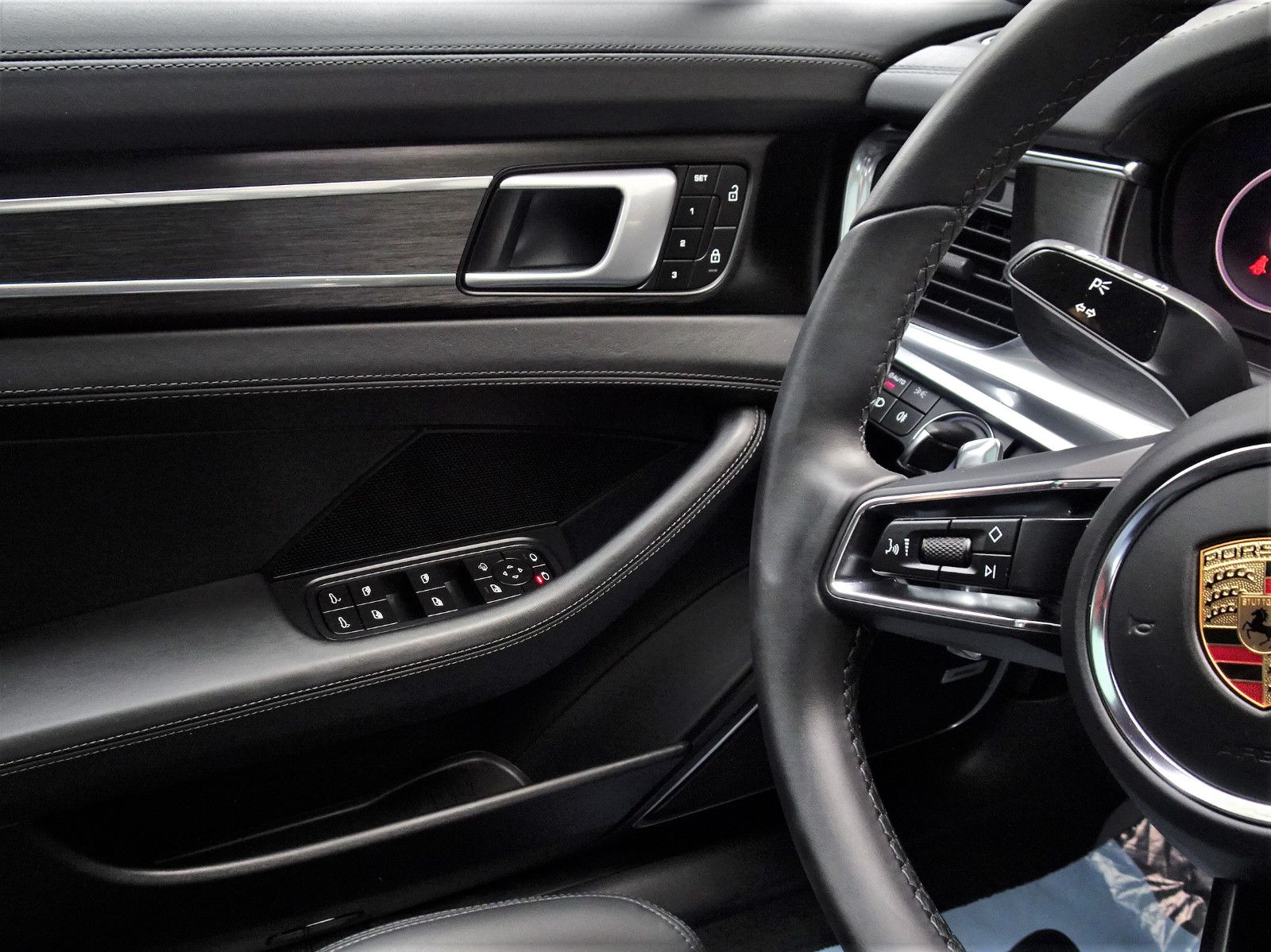 Porsche Panamera Sport Turismo 4 Platinum Edition/Design
