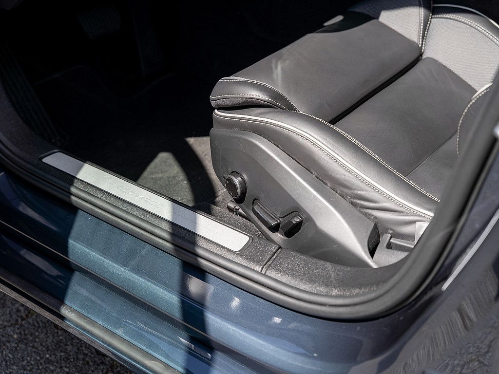 Volvo S60 T8 Ultimate Dark Recharge AWD ACC HUD PANO