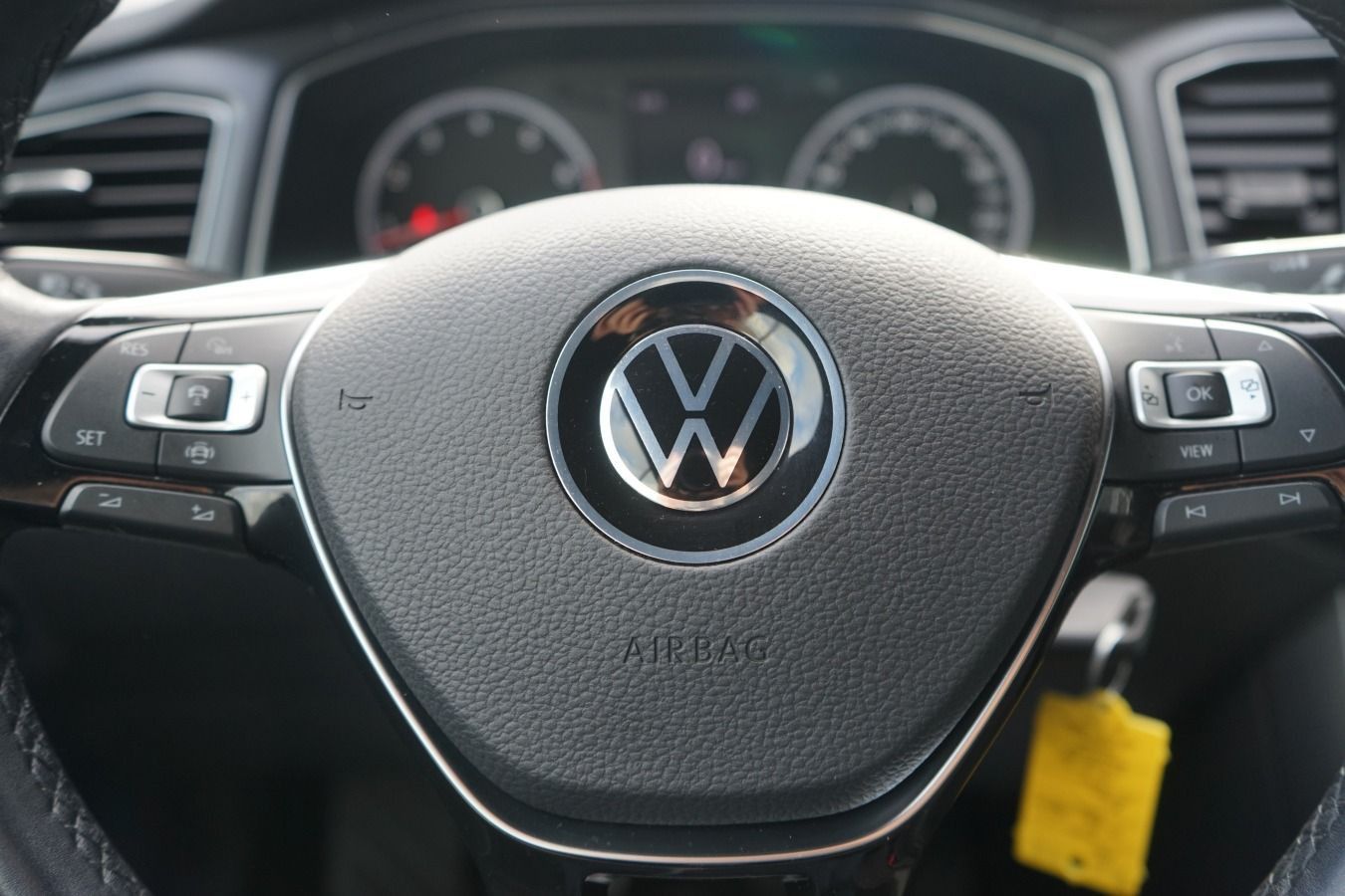 Volkswagen T-Roc 1.5 TSI Style - Samsaru's Car Outlet