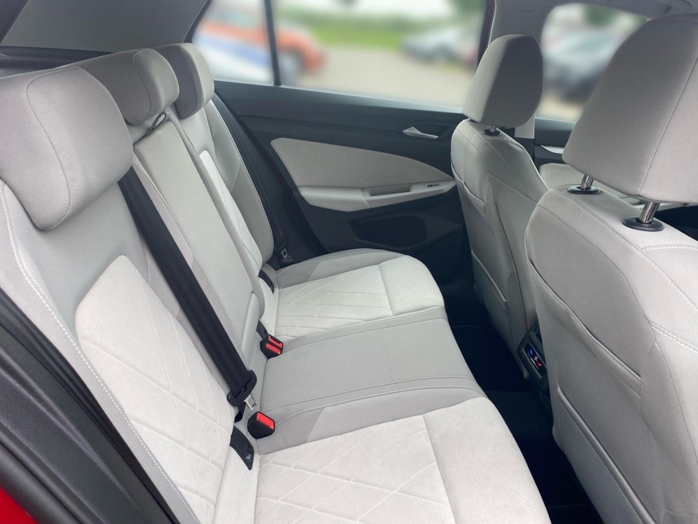 Volkswagen Golf 8 VIII Life 1.5 TSI - Samsaru's Car Outlet