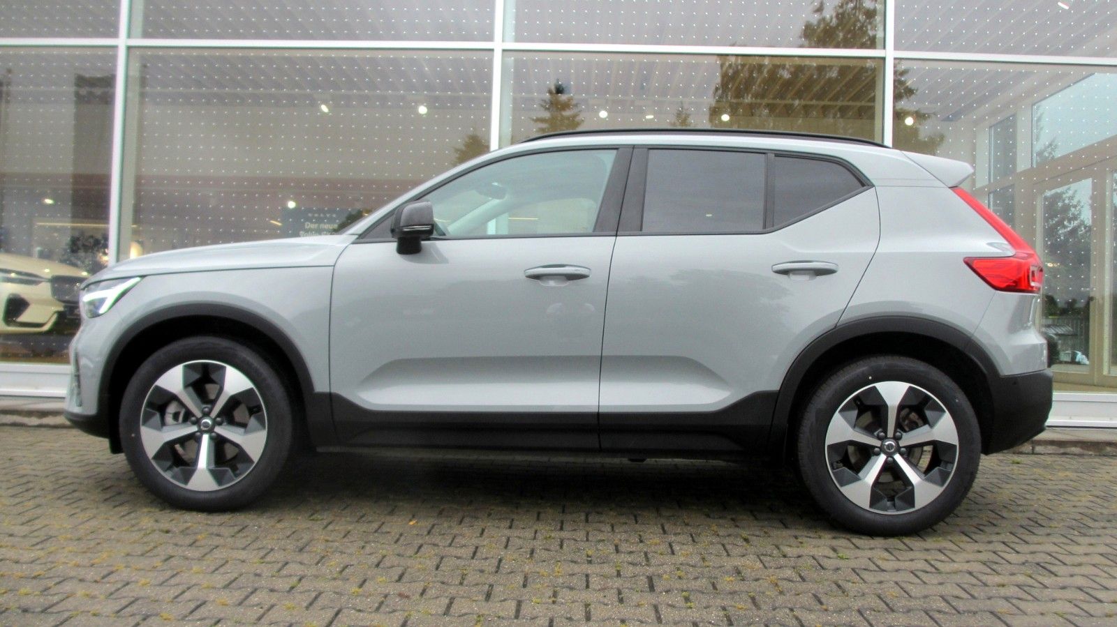 Volvo XC40 B3 Plus Dark 2WD +LEDER+PANO+360°+PIXEL+AHK