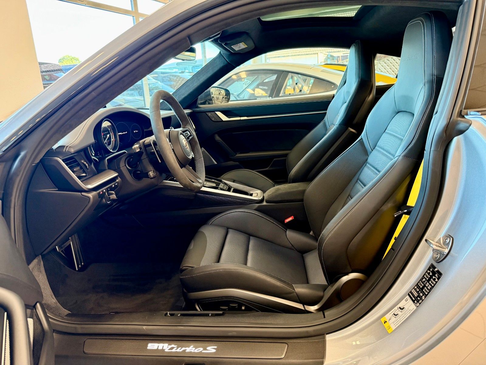 Porsche 911 992 Turbo S LIFT/Glasdach/ACC/Burmester