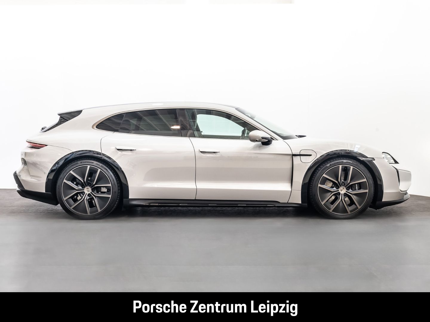 Porsche Taycan Turbo S Cross Turismo ActiveRide Burmeste