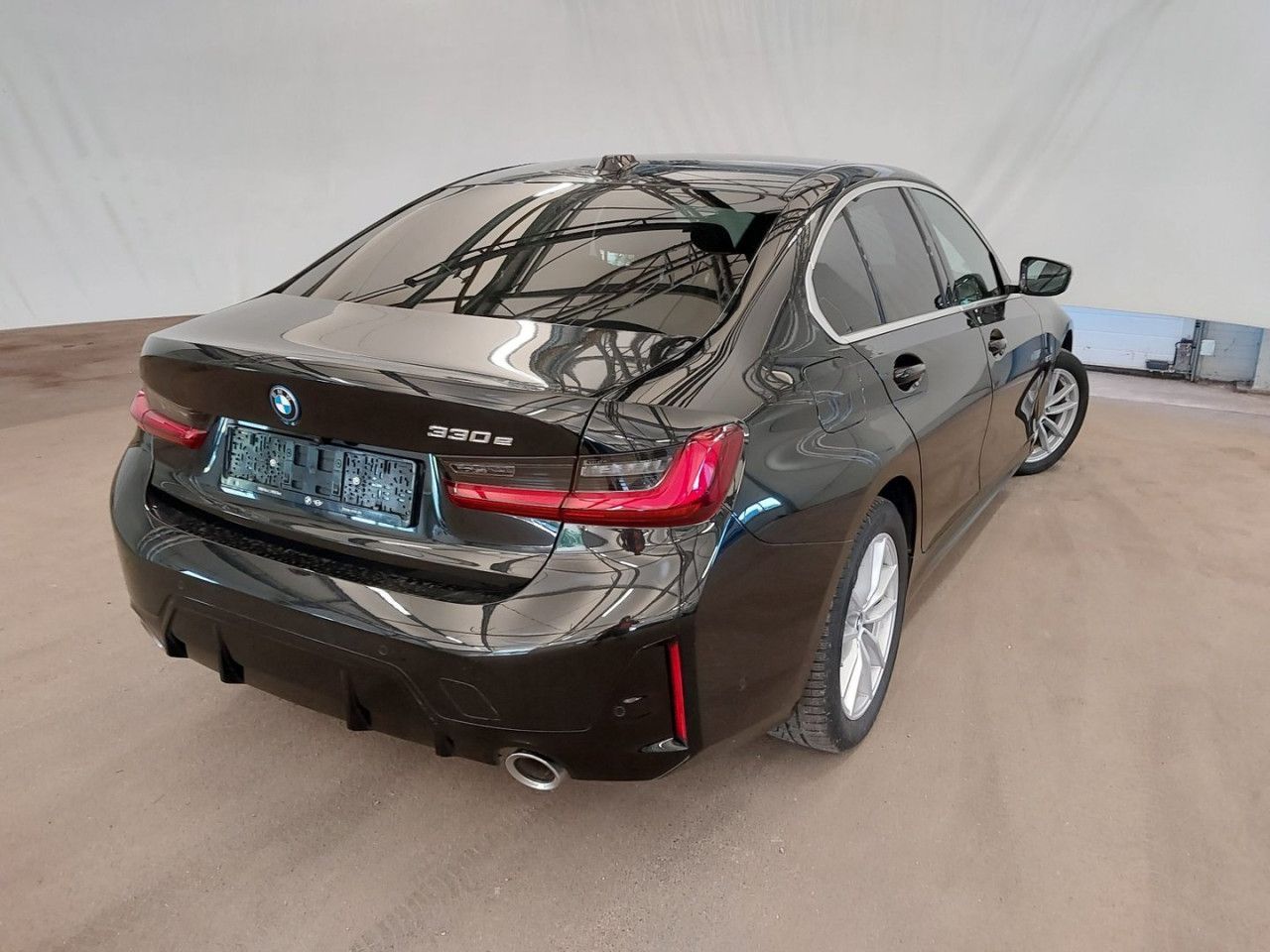 BMW 330e L. M Sport - Samsaru's Car Outlet