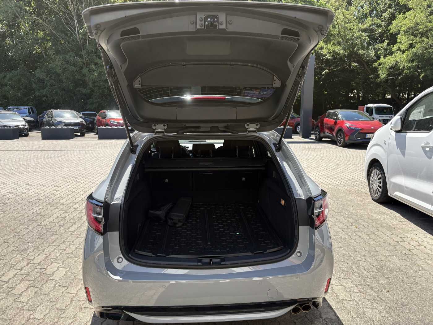 Toyota Corolla Touring Sports Hybrid - Samsaru's Car Outlet