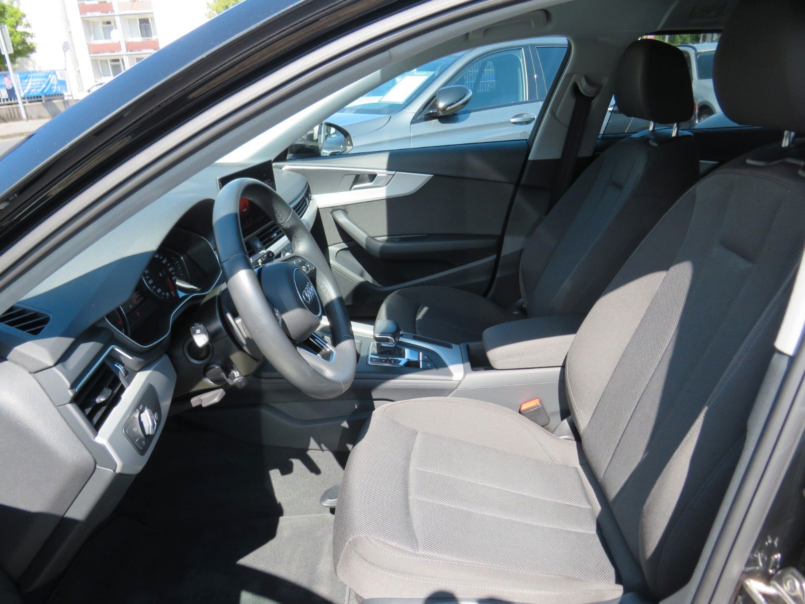 Audi A4 Avant 30 TDI advanced S-tronic - Samsaru's Car Outlet