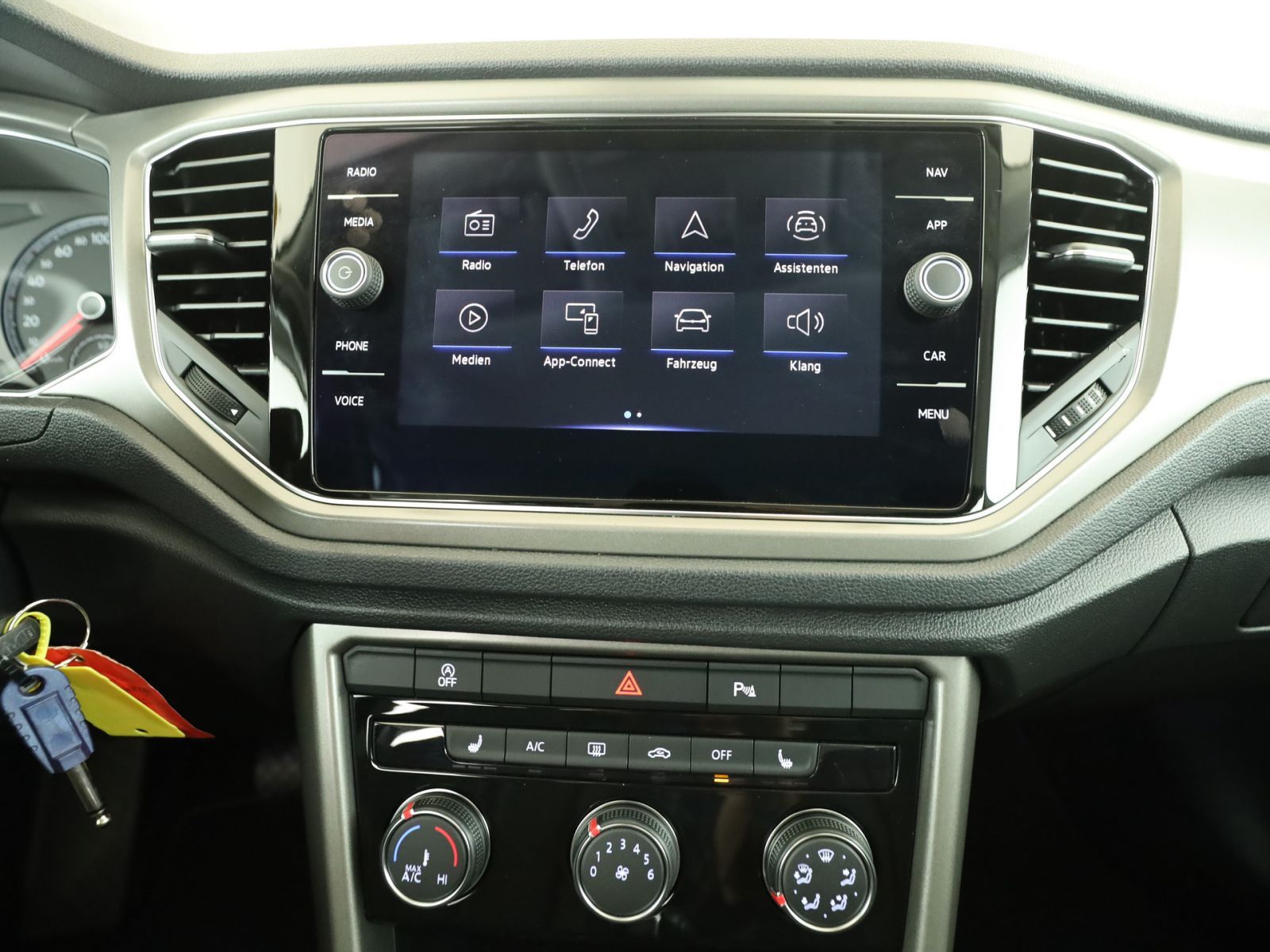 Volkswagen T-Roc 2.0 TDI Style - Samsaru's Car Outlet