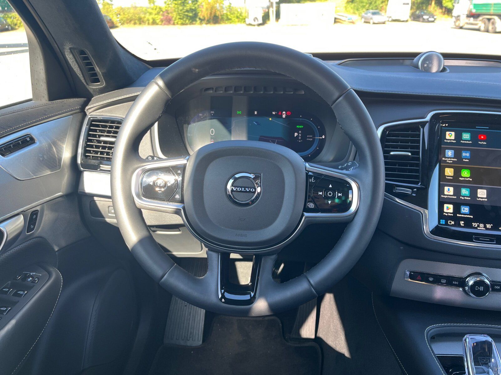 Volvo XC 90 T8 AWD Ultimate Dark AHK+NAVI+360°RFK+TEM