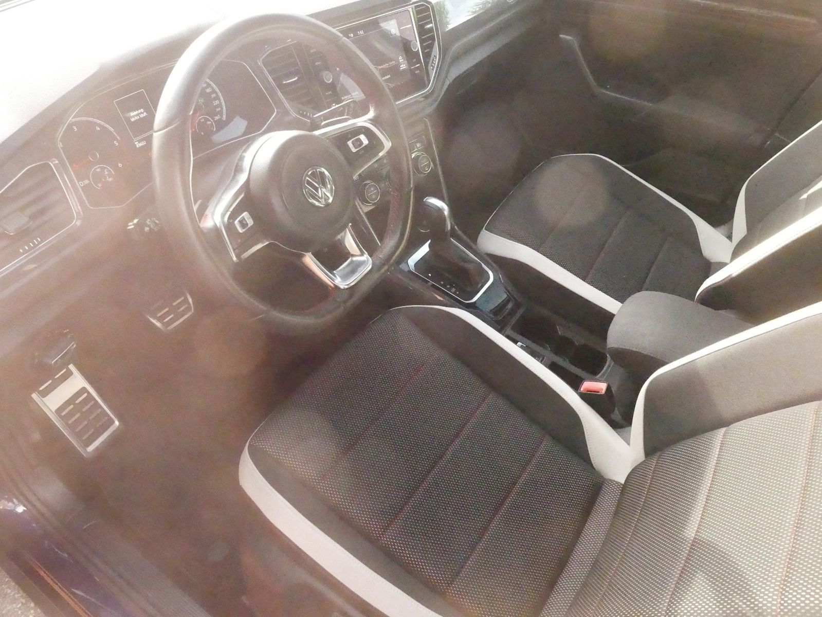Volkswagen T-Roc Sport - Samsaru's Car Outlet