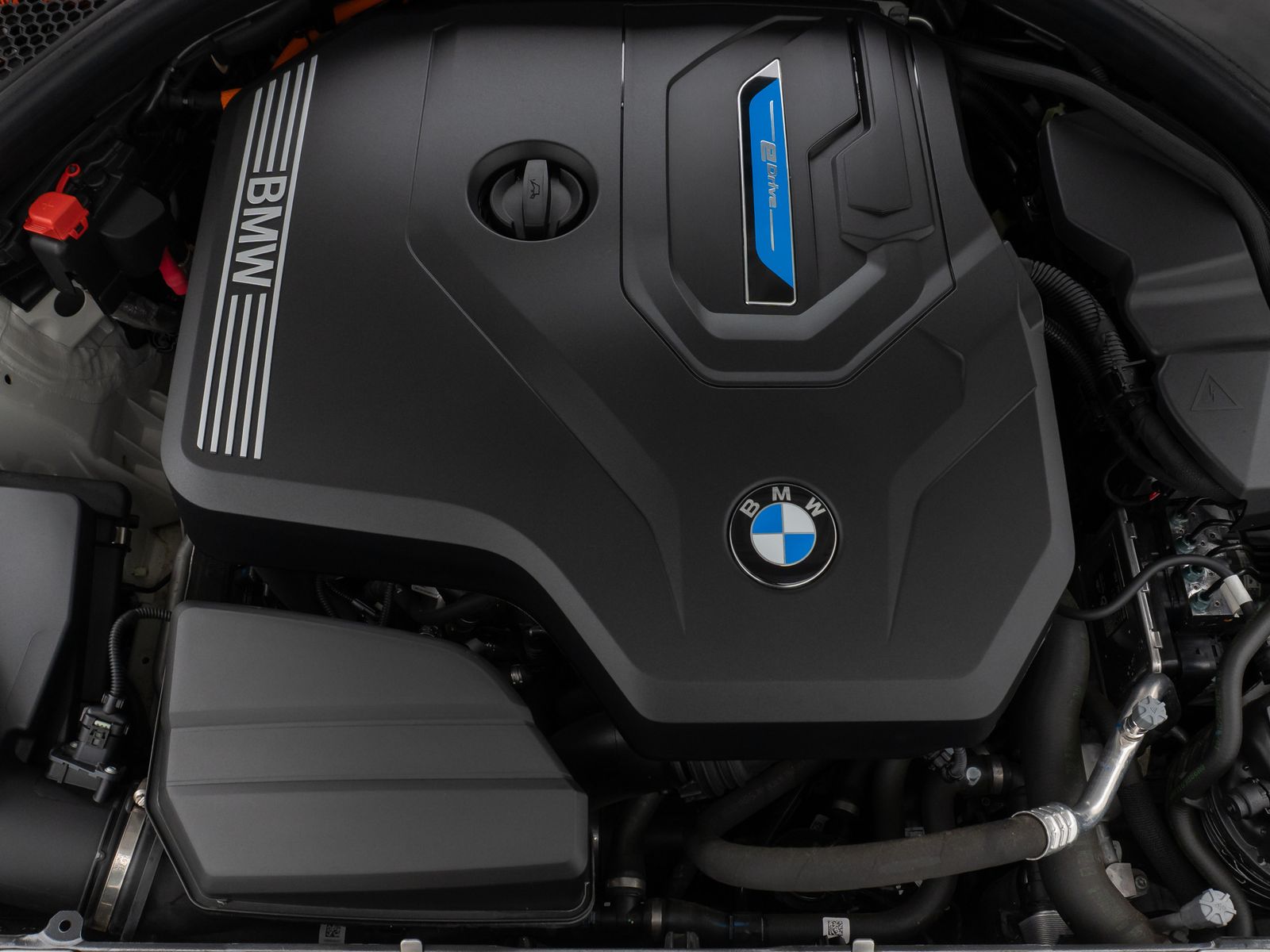 BMW 330e - Samsaru's Car Outlet