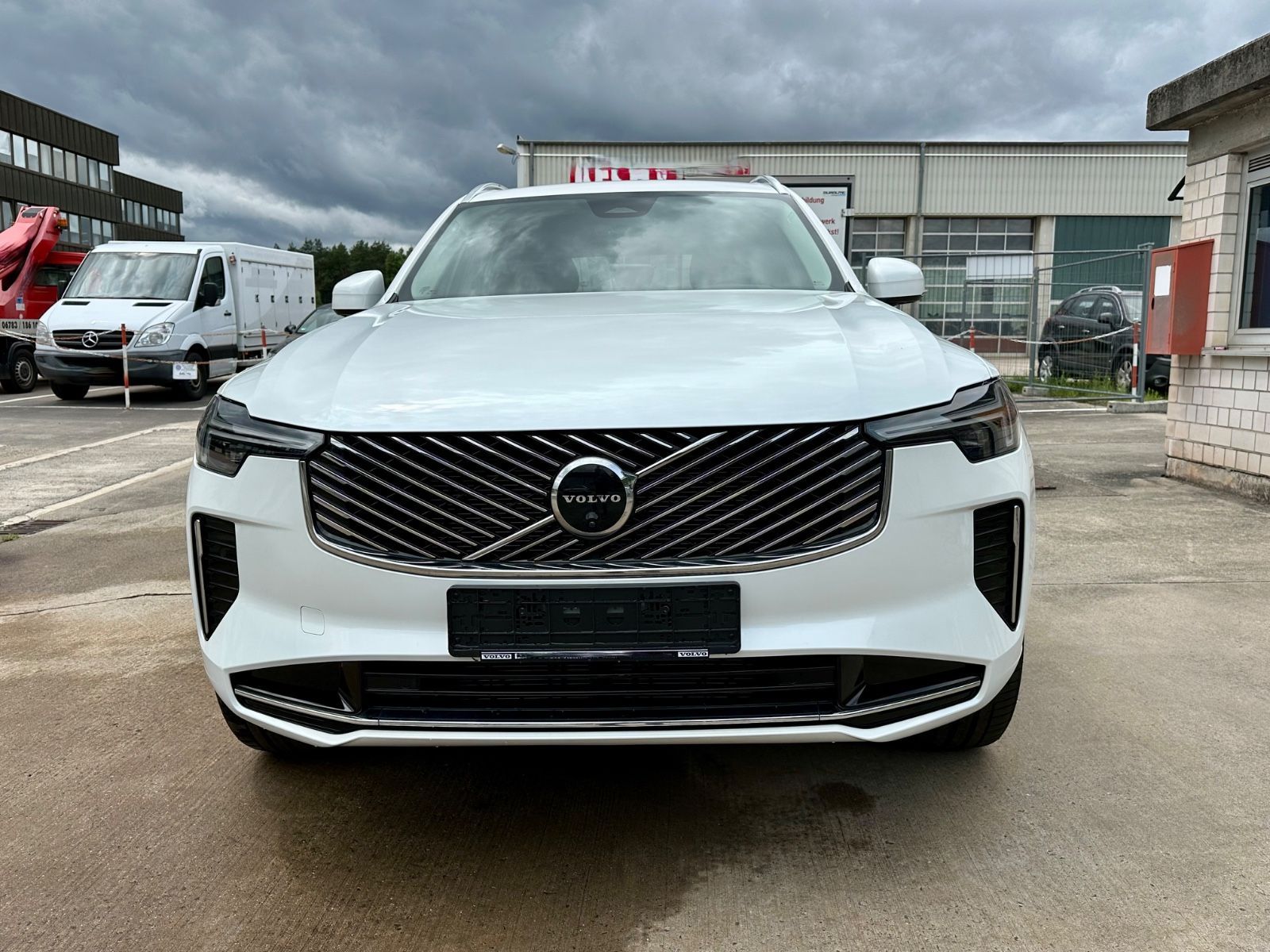 Volvo XC 90 Core AWD - Samsaru's Car Outlet
