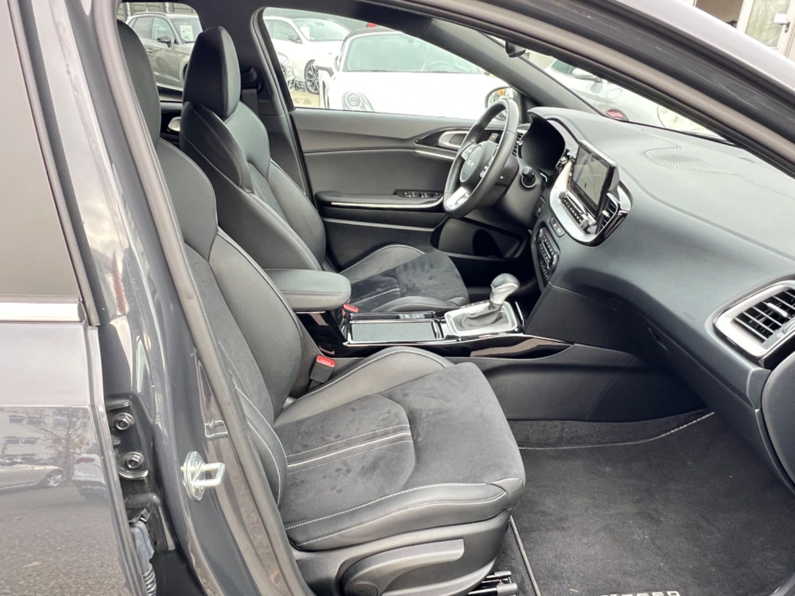 Kia XCeed 1.6 T GDI DCT7 BLACK - Samsaru's Car Outlet