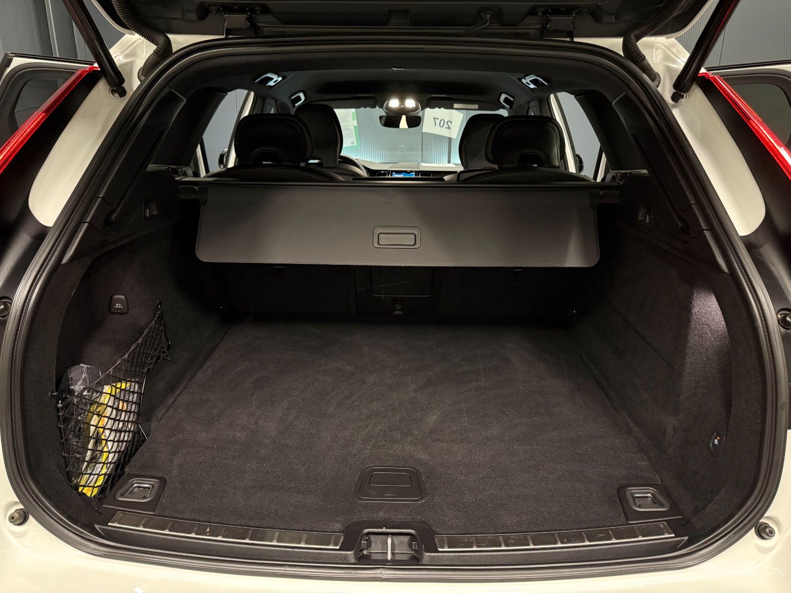 Volvo XC60 R-Design AWD *AHK*360*Standhzg*HIFI*