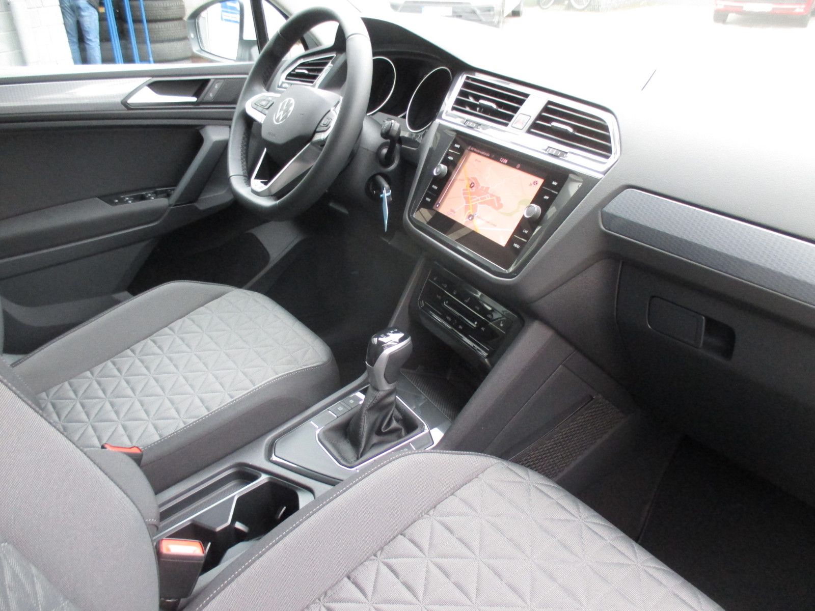 Volkswagen Tiguan 1.5 TSI DSG Life - Samsaru's Car Outlet
