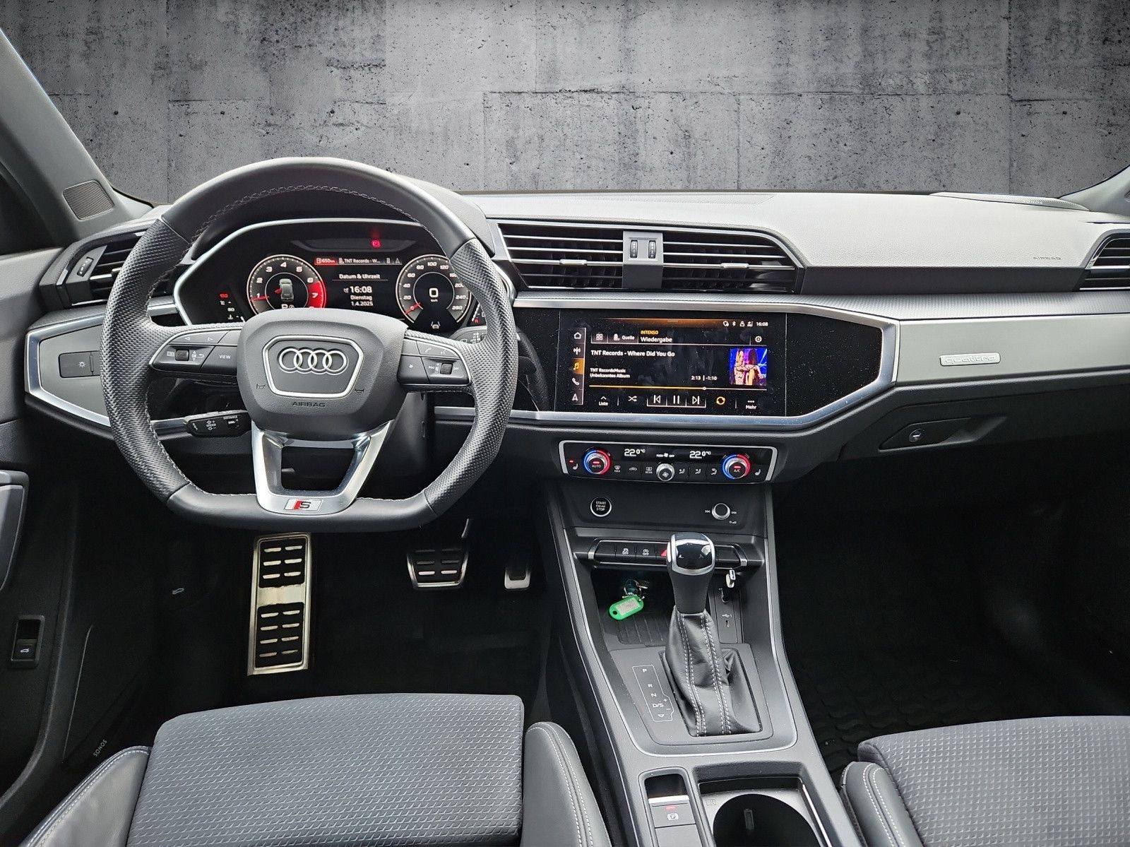 Audi Q3 40 TFSI quattro S tronic S line - Samsaru's Car Outlet