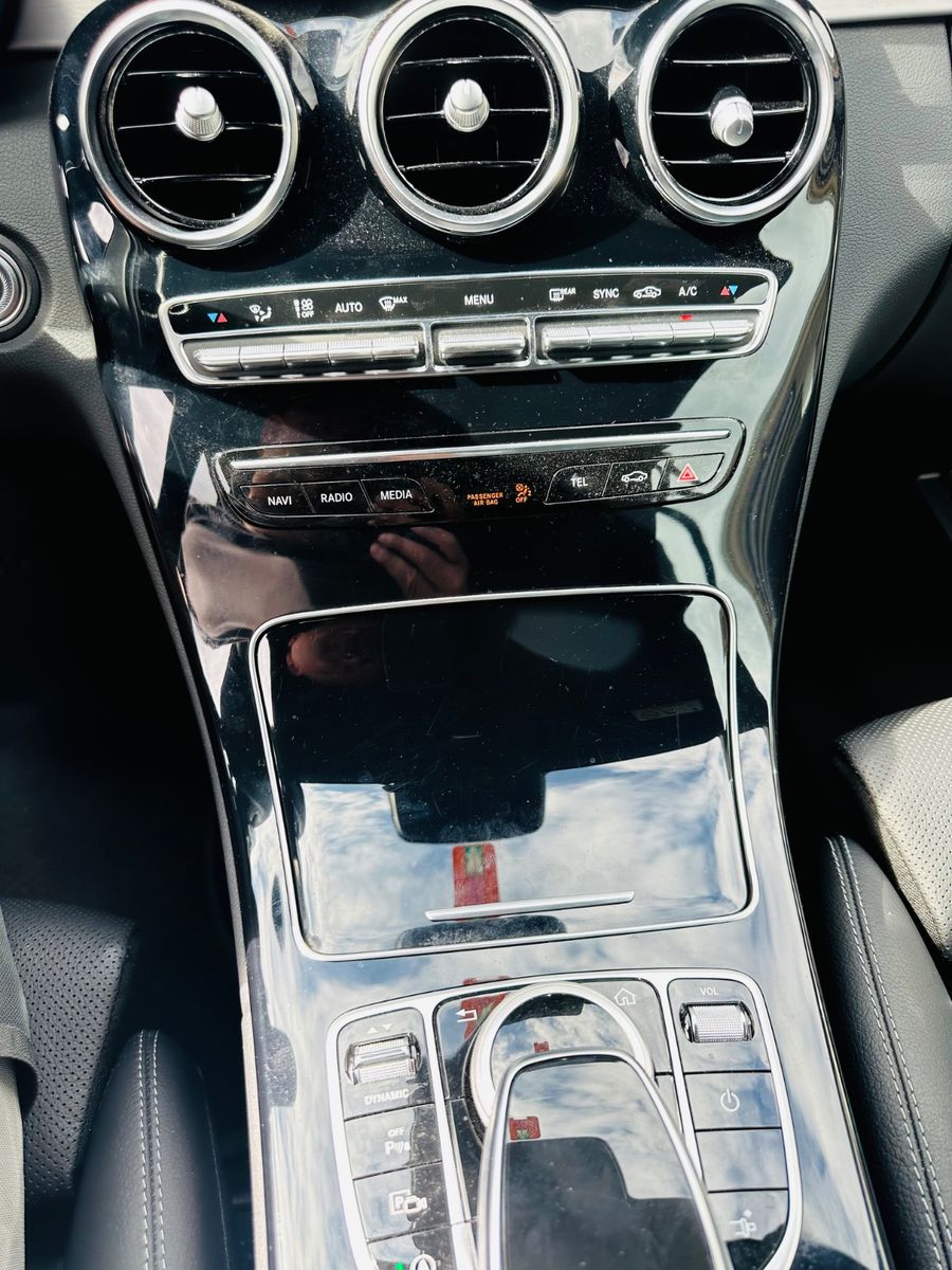 Mercedes-Benz C 200 AMG Line - Samsaru's Car Outlet