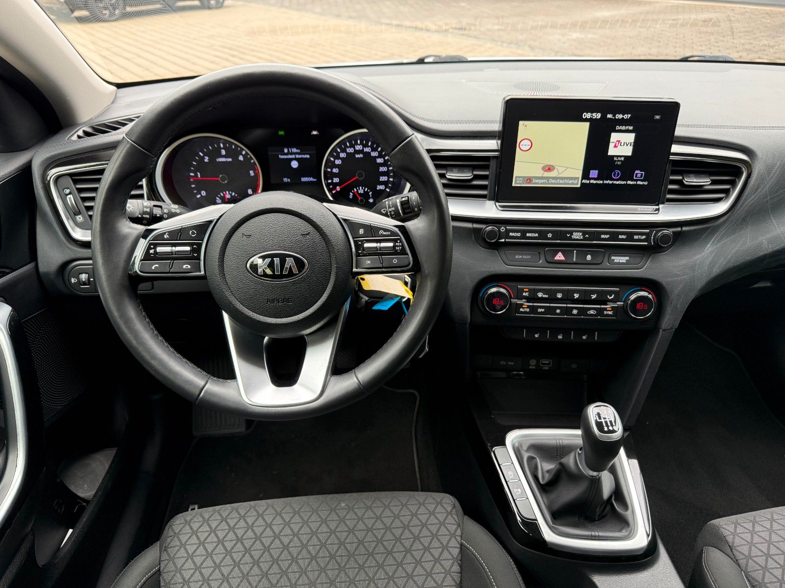 Kia Ceed 1.6 CRDi Vision - Samsaru's Car Outlet