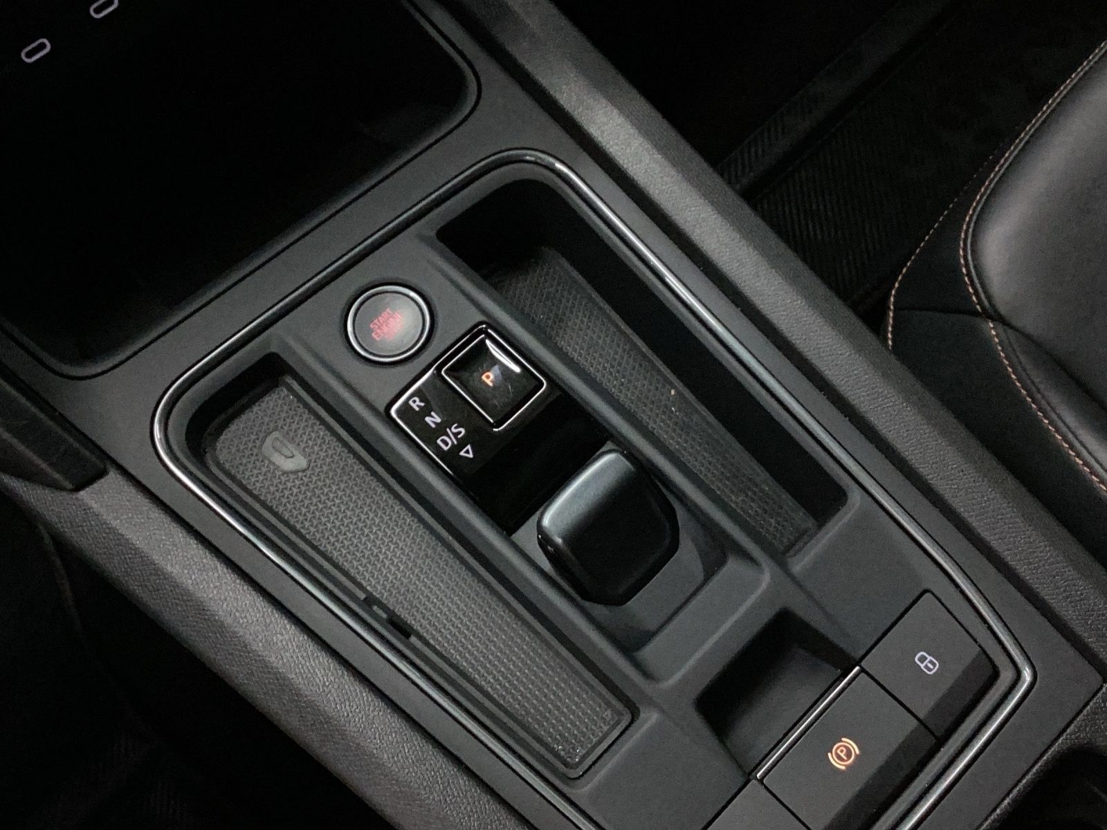 Cupra Formentor e-Hybrid LM19 PANO AHK LEDER PARKLENK