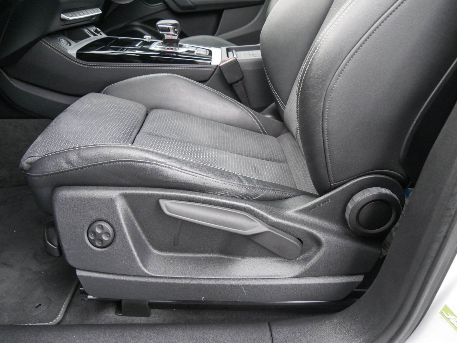 Audi Q5 55 TFSI e S line Black Pano Luft B&O AHK