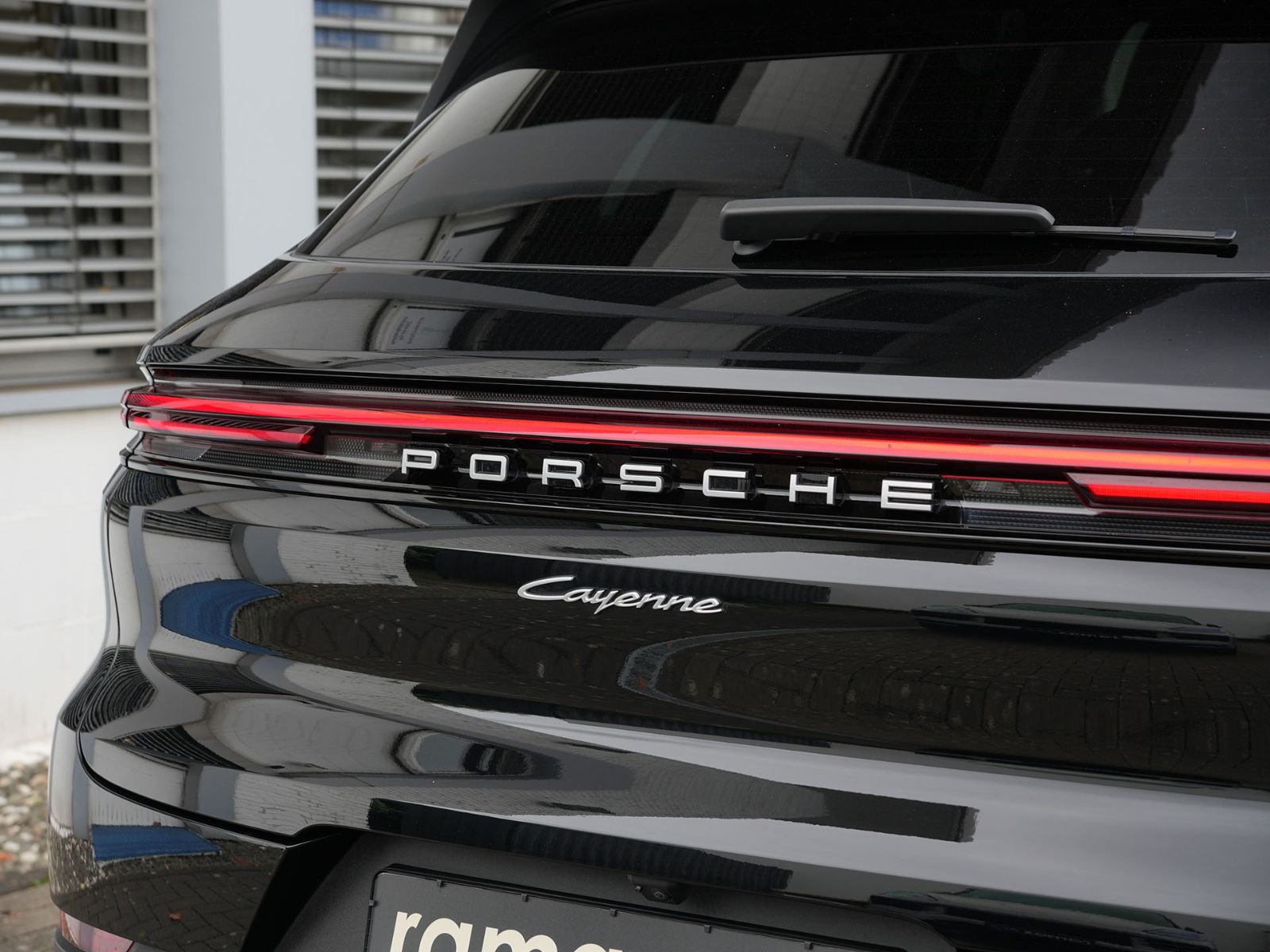 Porsche E-Hybrid MY24-INNODRIVE-ACC-LUFTF.-PANO-BOSE-RS