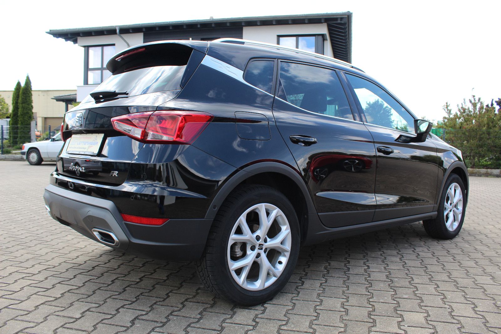 Seat Arona FR 1,5 TSI DSG DINAMICA AHK LED ACC SPUR