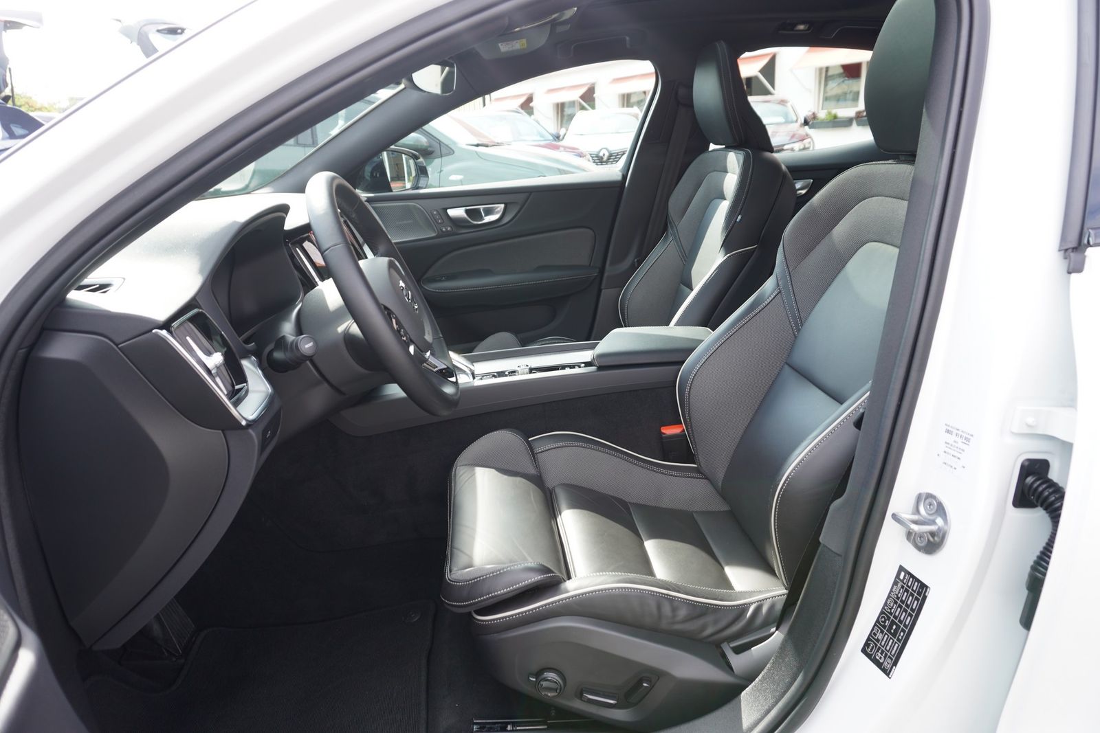 Volvo S60 2.0 M-Hybrid Plus Dark LED Panorama 360° DAB