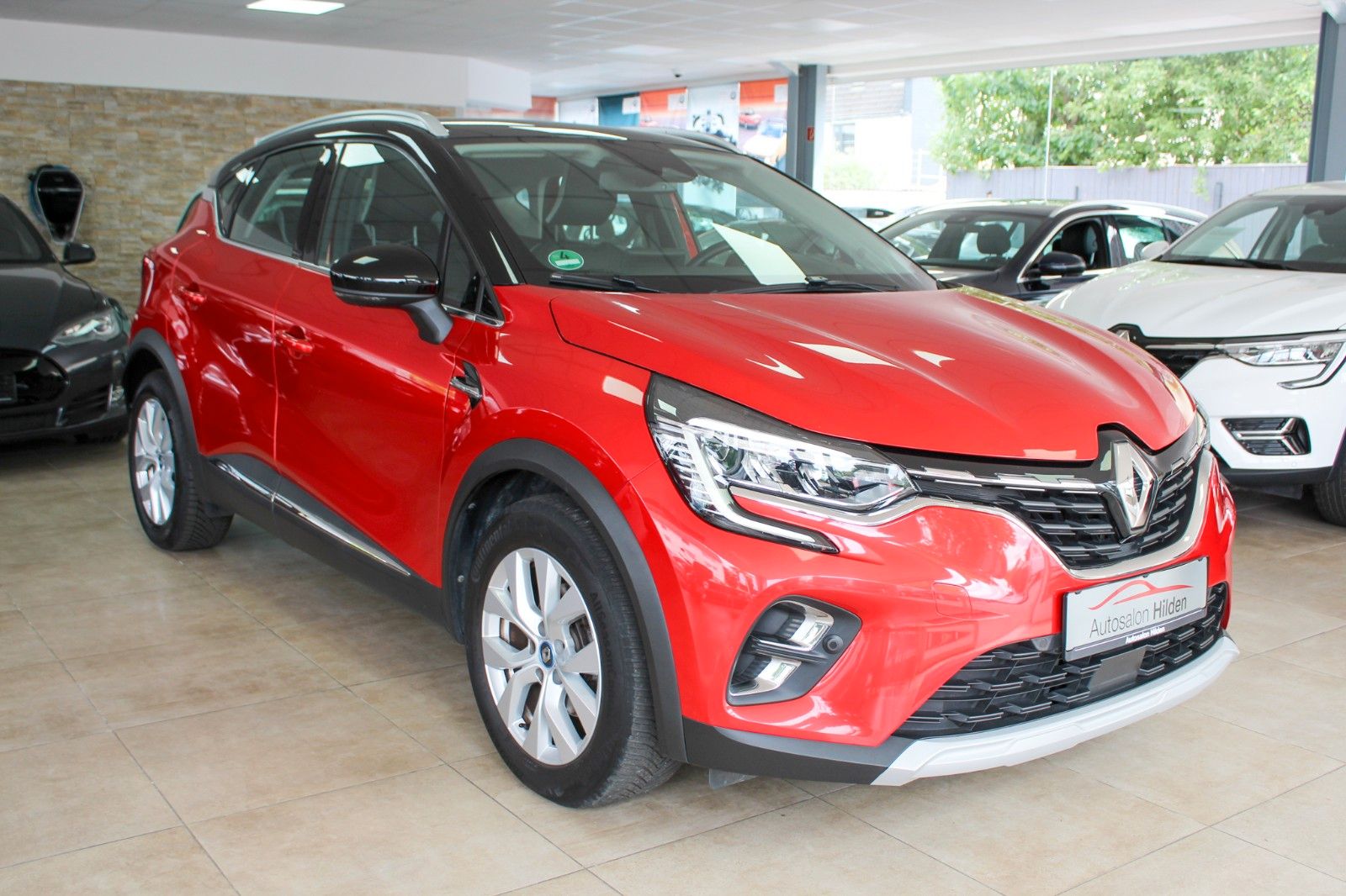 Renault Captur 1.6 E-Tech Hybrid Intens - Samsaru's Car Outlet