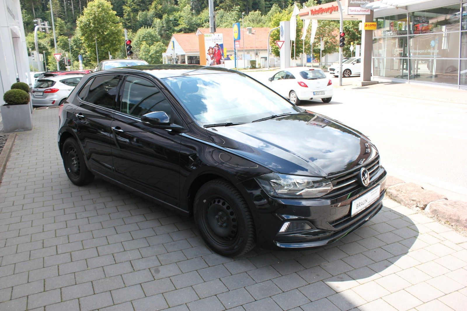 Volkswagen Polo VI Comfortline 1.0 TSI DSG - Samsaru's Car Outlet