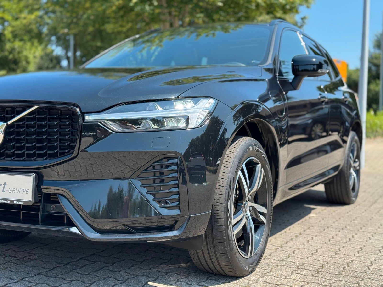 Volvo XC60 T6 Recharge AWD R-DESIGN - Samsaru's Car Outlet