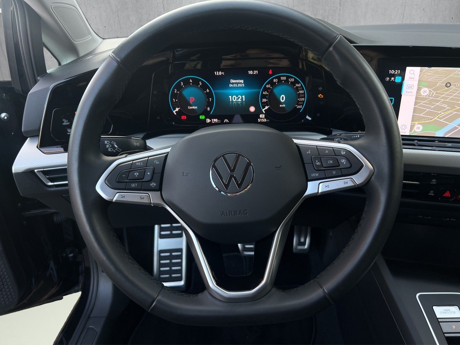 Volkswagen Golf VIII 1.5 eTSI Move - Samsaru's Car Outlet